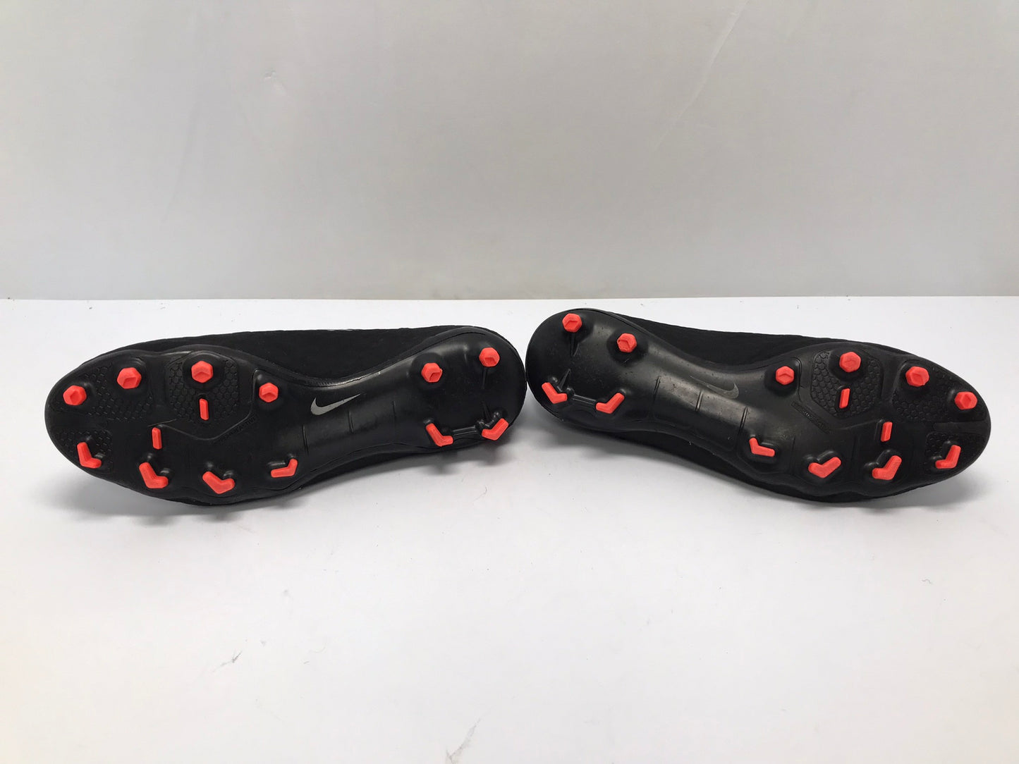 Soccer Shoes Cleats Men's Size 8.5 Nike Skins Slipper Foot Black Silver Orange As New