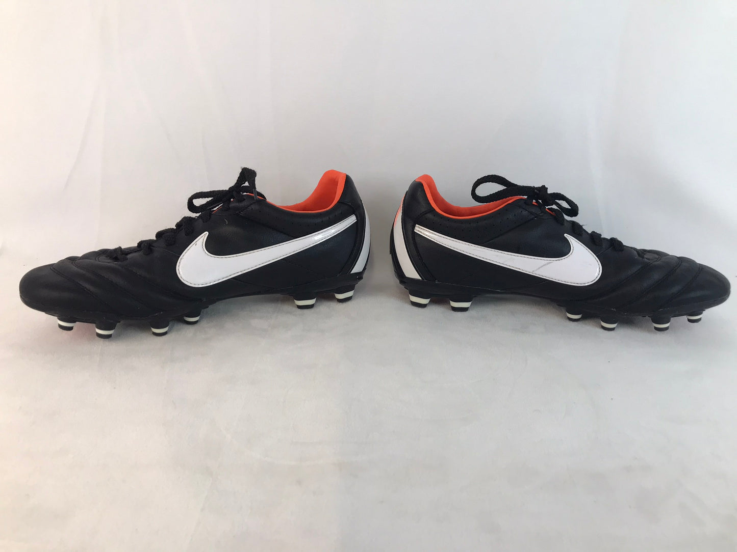 Soccer Shoes Cleats Men's Size 8 Nike Tiempo Black White Orange Excellent