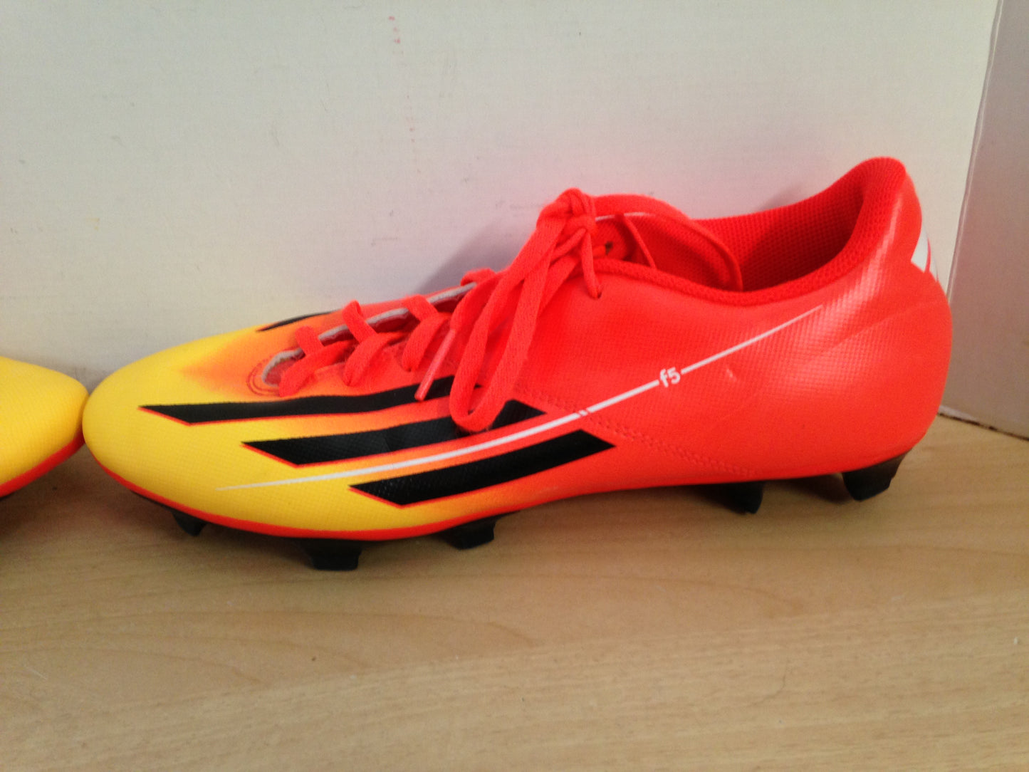 Soccer Shoes Cleats Men's Size 9.5 Orange Black Yellow Excellent