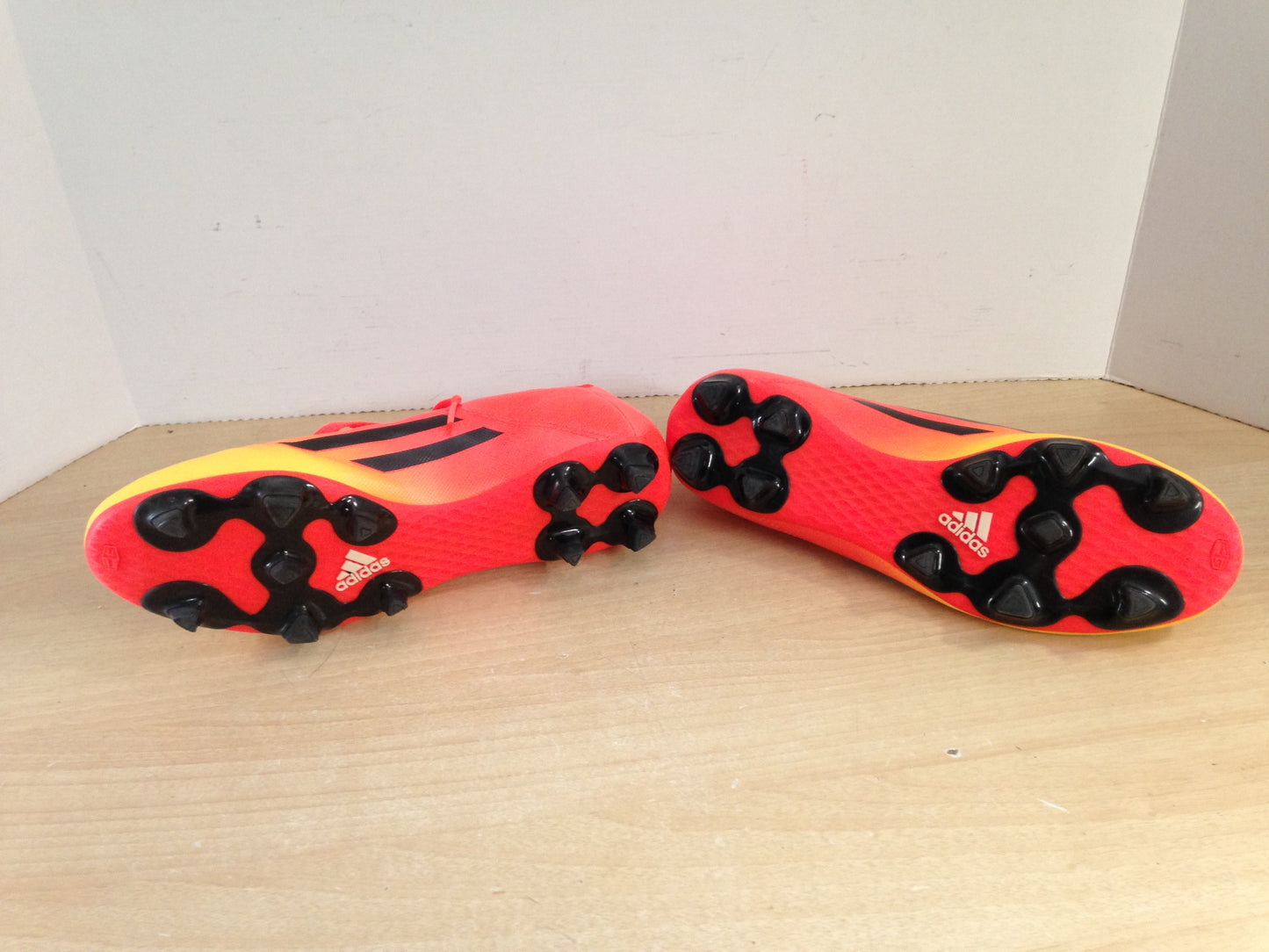 Soccer Shoes Cleats Men's Size 9.5 Orange Black Yellow Excellent