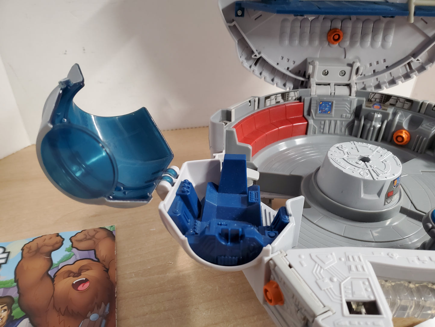 Star Wars Playskool Heroes Jedi Force Millennium Falcon with Han Solo Chewbacca Excellent