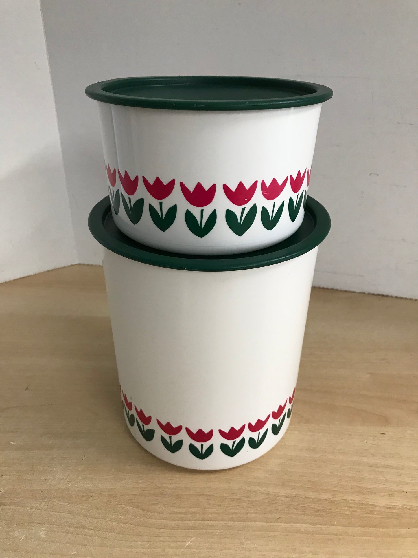 Tupperware Vintage One Touch Cannisters Set Green Fushia Tulips RARE Mint Condition
