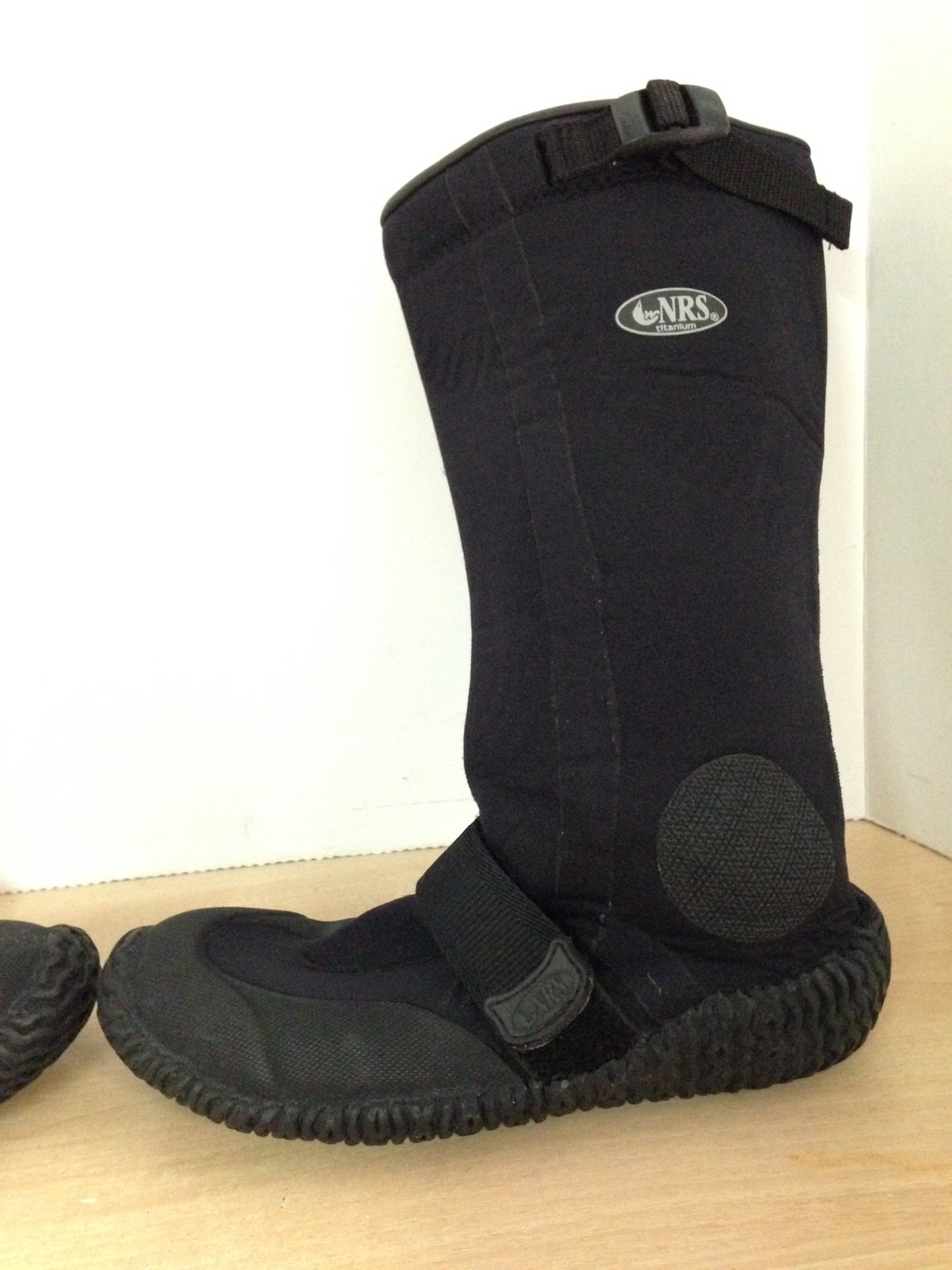 Water Mud Hunting Fishing Adventure Boots Men's Size 11 Neoprene NRS Titanium Boundary Boot Waterproof Warm Excellent