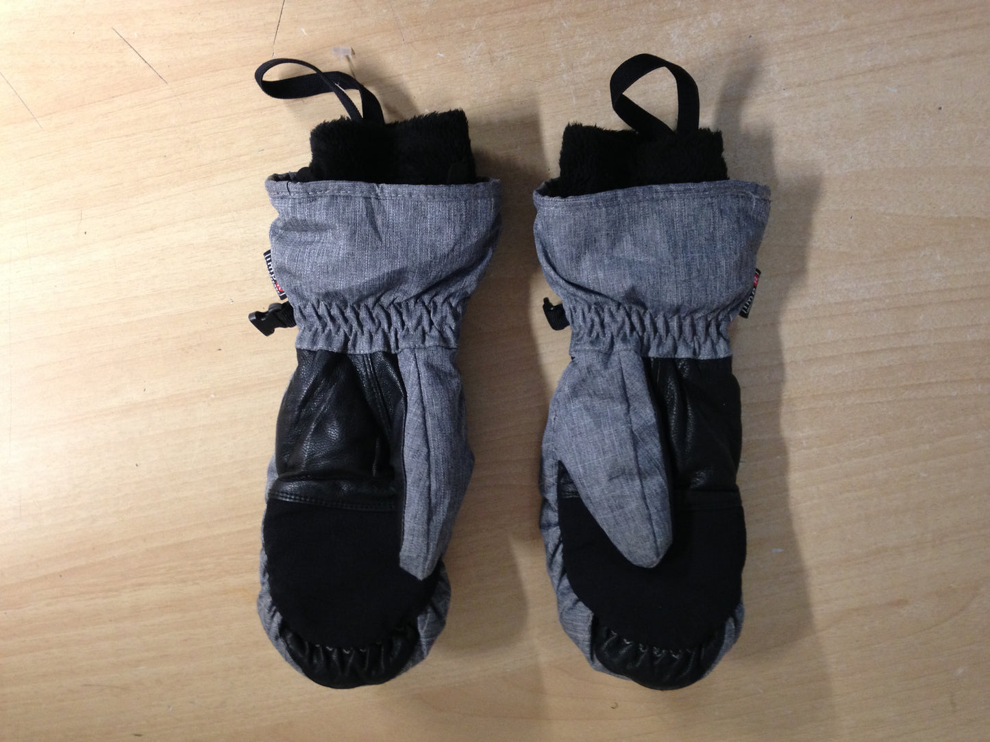 Winter Gloves and Mitts Ladies Size Small Rossignol Grey Black Excellent