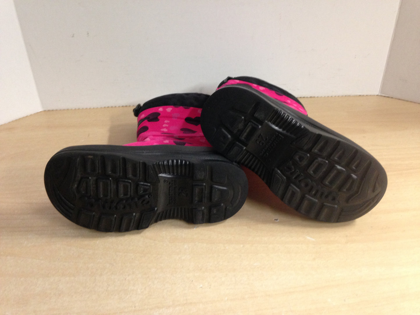 Winter Boots Child Size 11.5 Kuoma Snowlock Made In Finland -30 degree Rating Pink Hearts Excellent