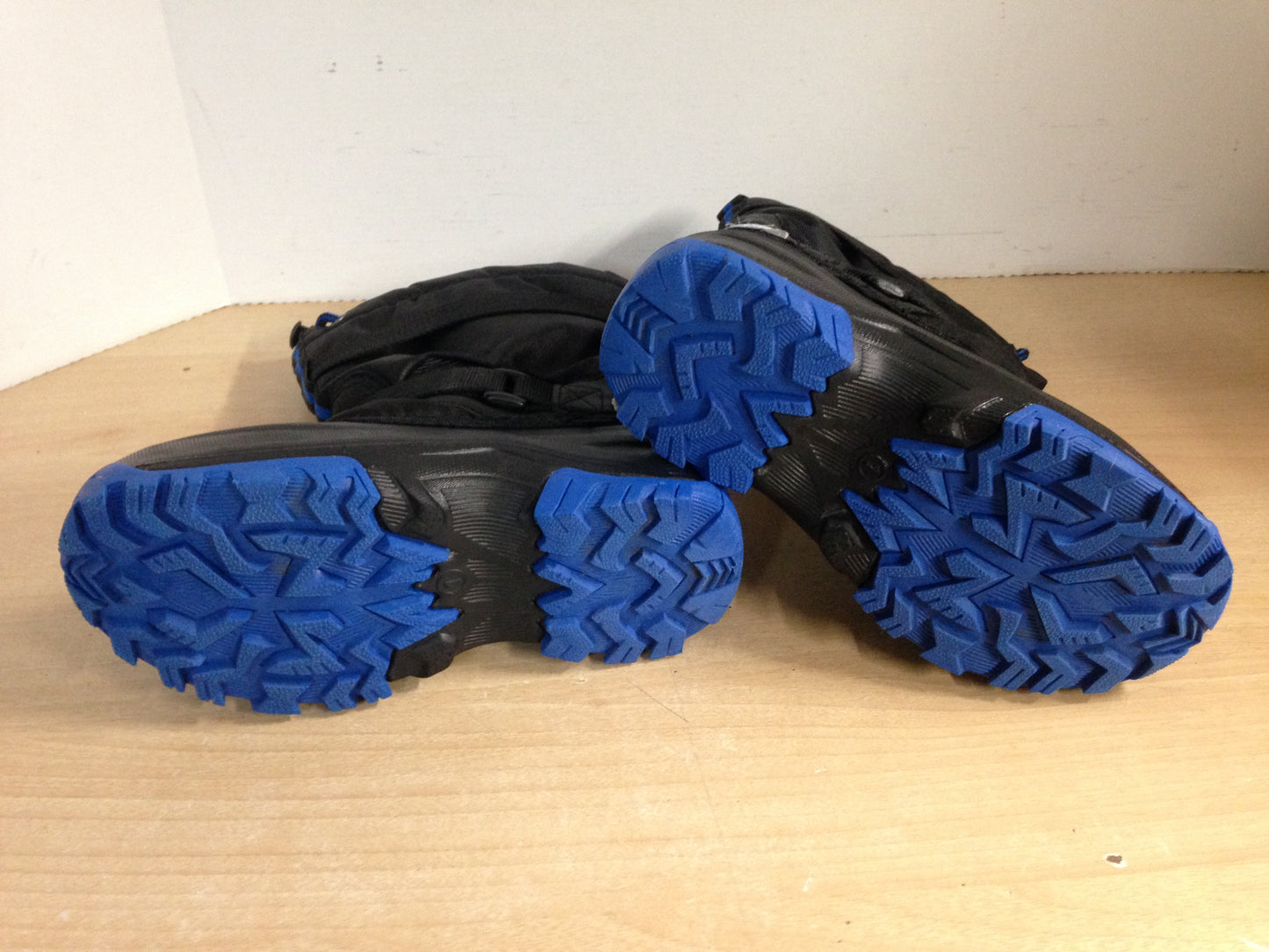 Winter Boots Child Size 1 Ice Fields Black Blue Excellent