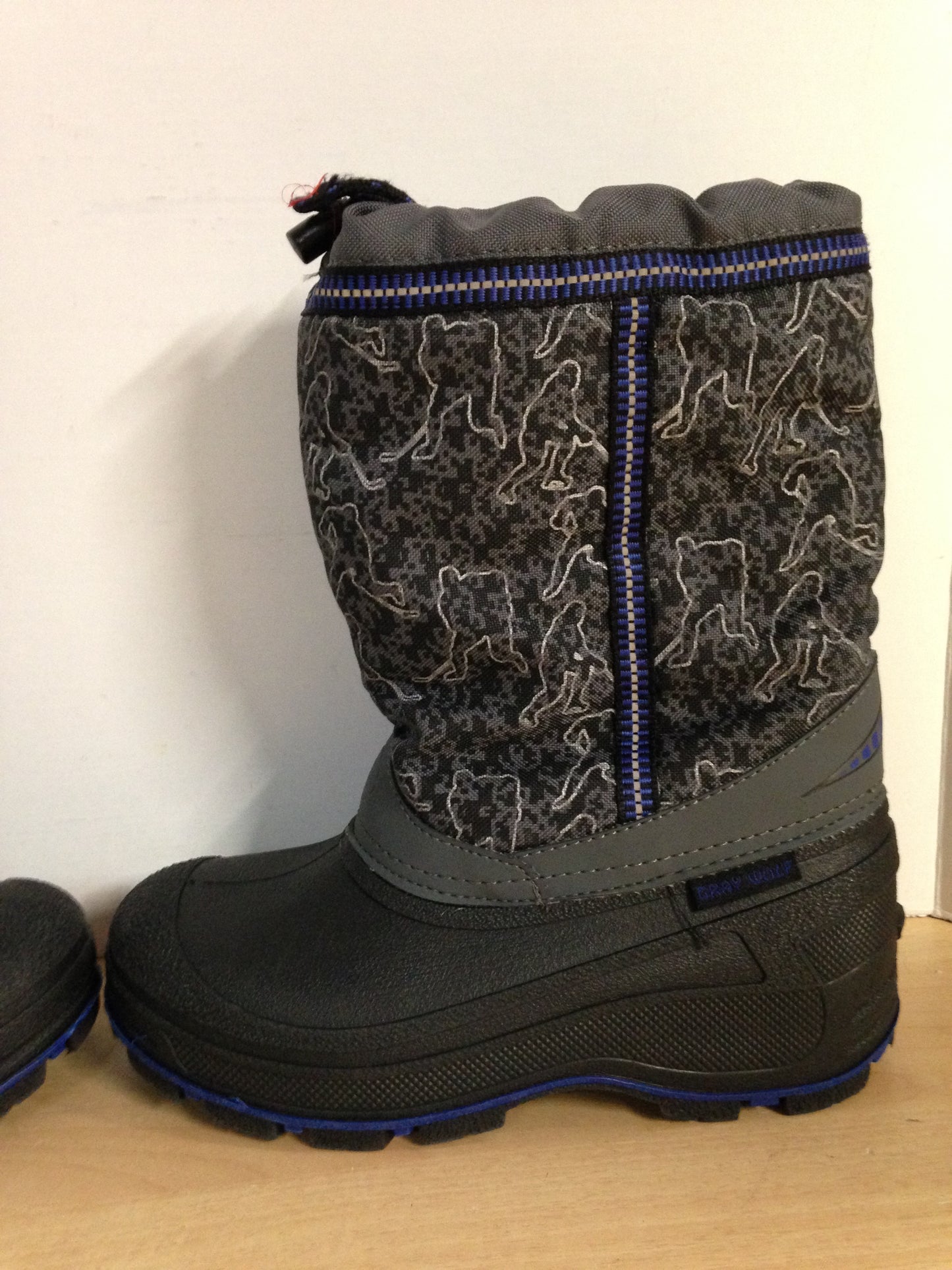 Winter Boots Child Size 4 Grey Wolf Blue Grey Excellent