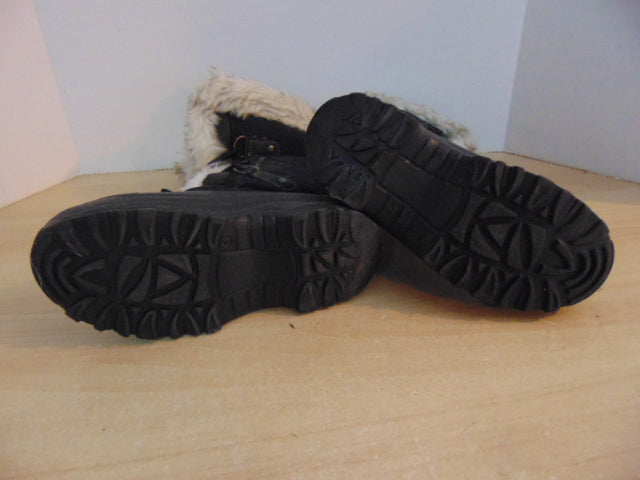 Winter Boots Child Size 4 Grey Wolf Black With Faux Fur Excellent