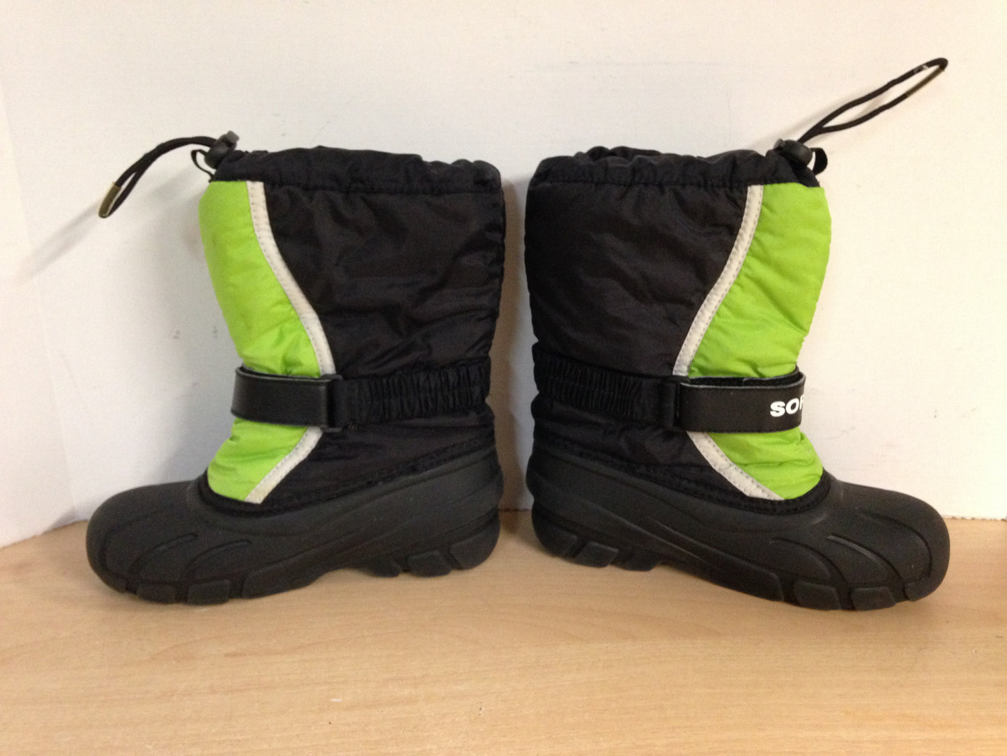 Winter Boots Child Size 2 Sorel Lime and Black With Liner Excellent