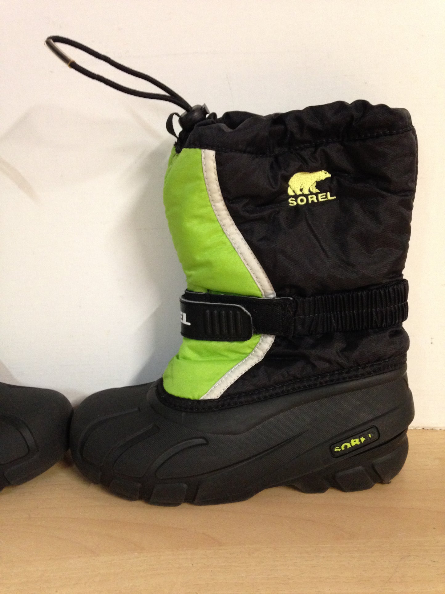 Winter Boots Child Size 2 Sorel Lime and Black With Liner Excellent