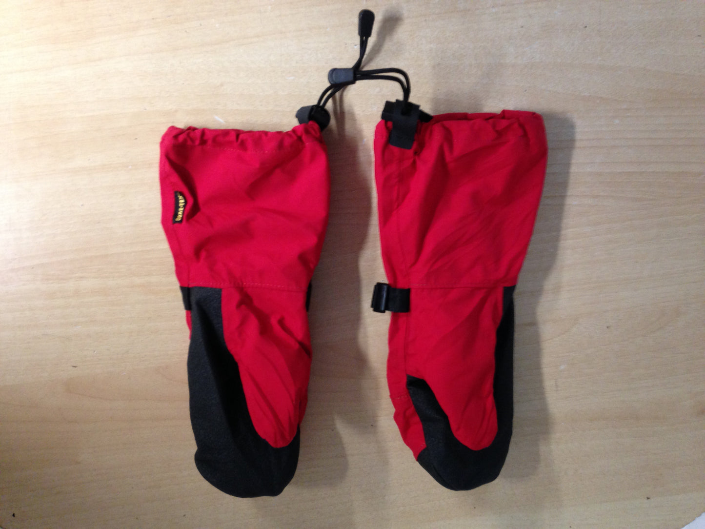 Winter Gloves and Mitts Men's Size Large MEC Gore-Tex Red Black With Liner Excellent