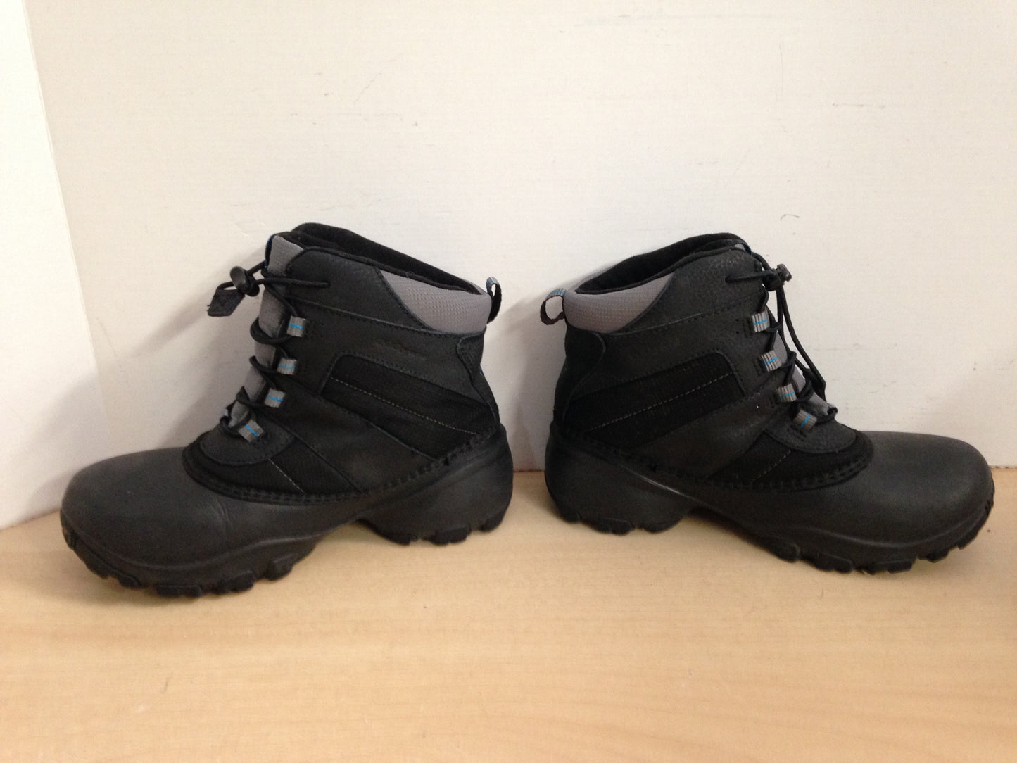 Winter Boots Child Size 4 Columbia Hiking Boot Style Waterproof Winter Black Excellent