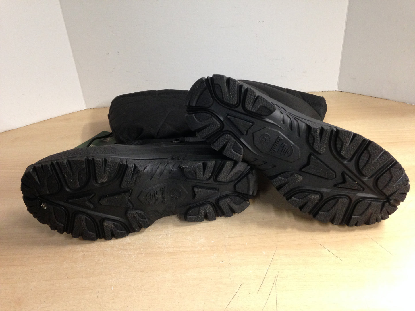 Winter Boots Men's Size 11 Kamik -40 degree Black With Liner NEW WITH TAG