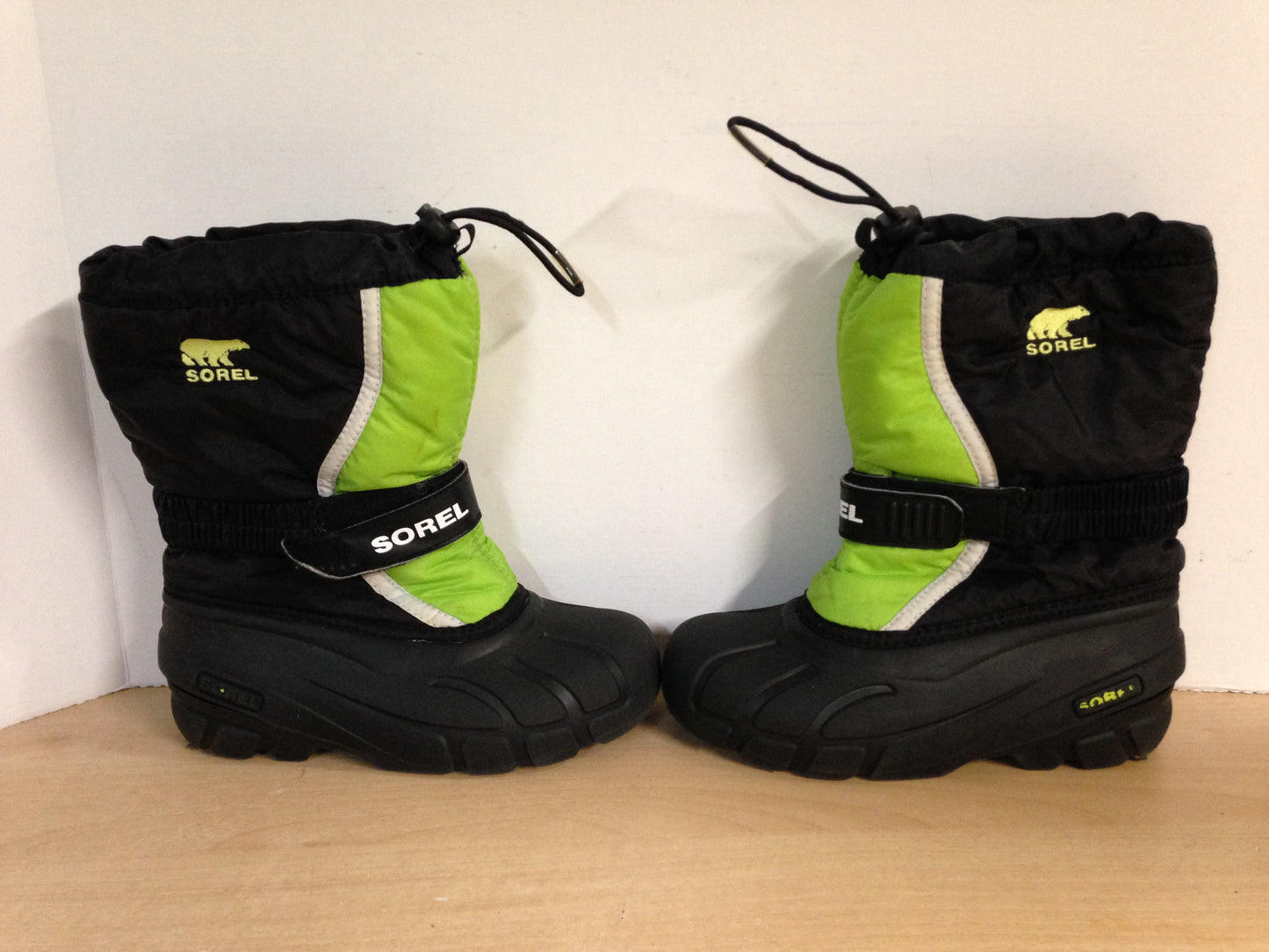 Winter Boots Child Size 2 Sorel Lime and Black With Liner Excellent