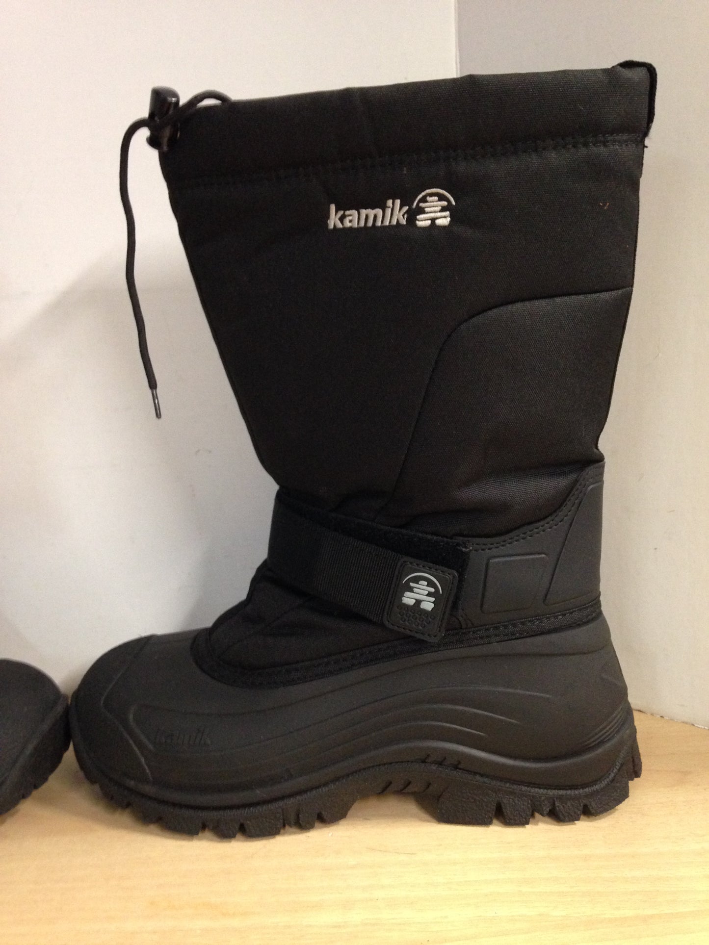 Winter Boots Men's Size 11 Kamik -40 degree Black With Liner NEW WITH TAG