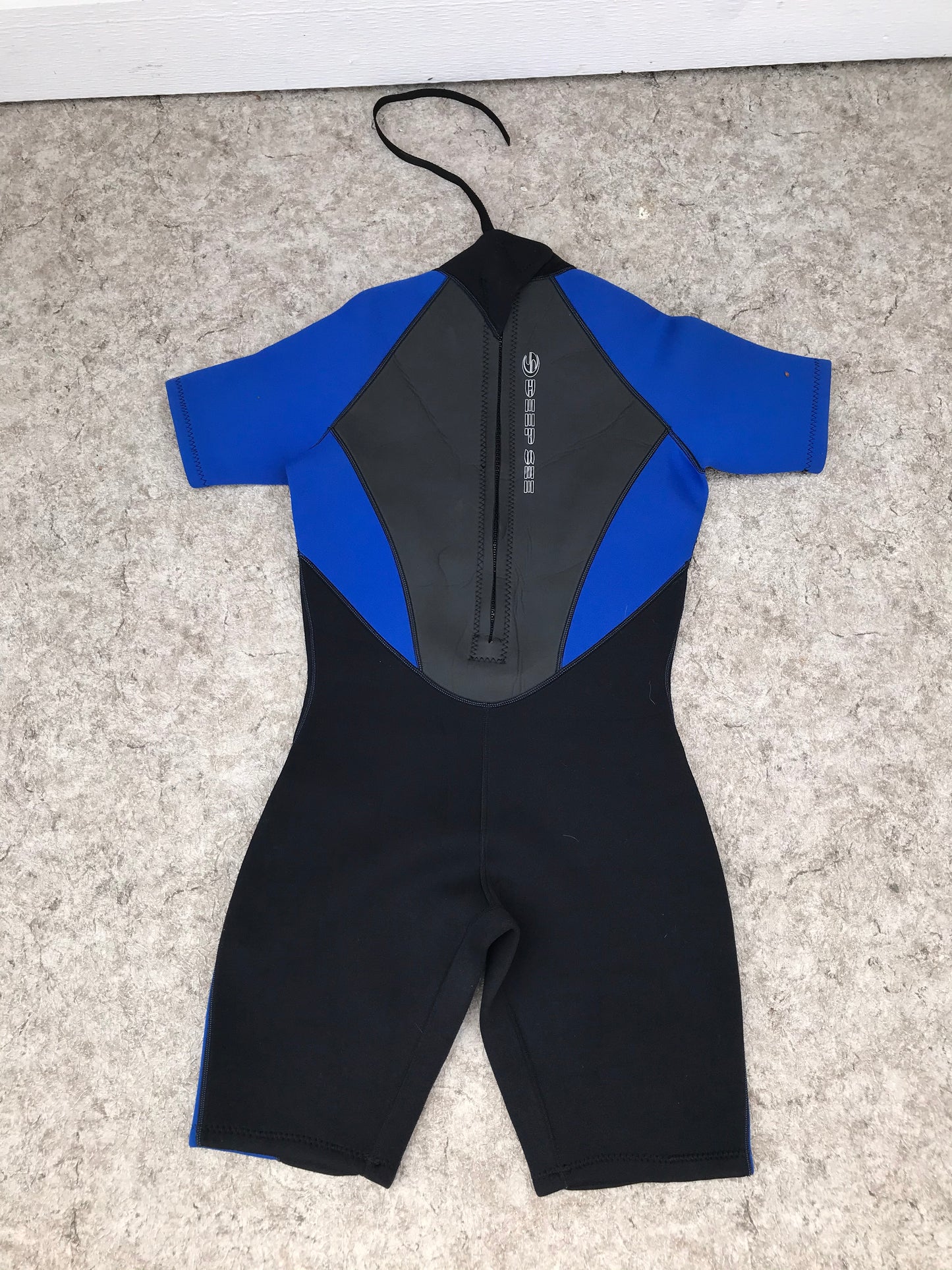 Wetsuit Ladies Size 11-12 Deep Sea 2-3 mm Black Blue New Demo Model