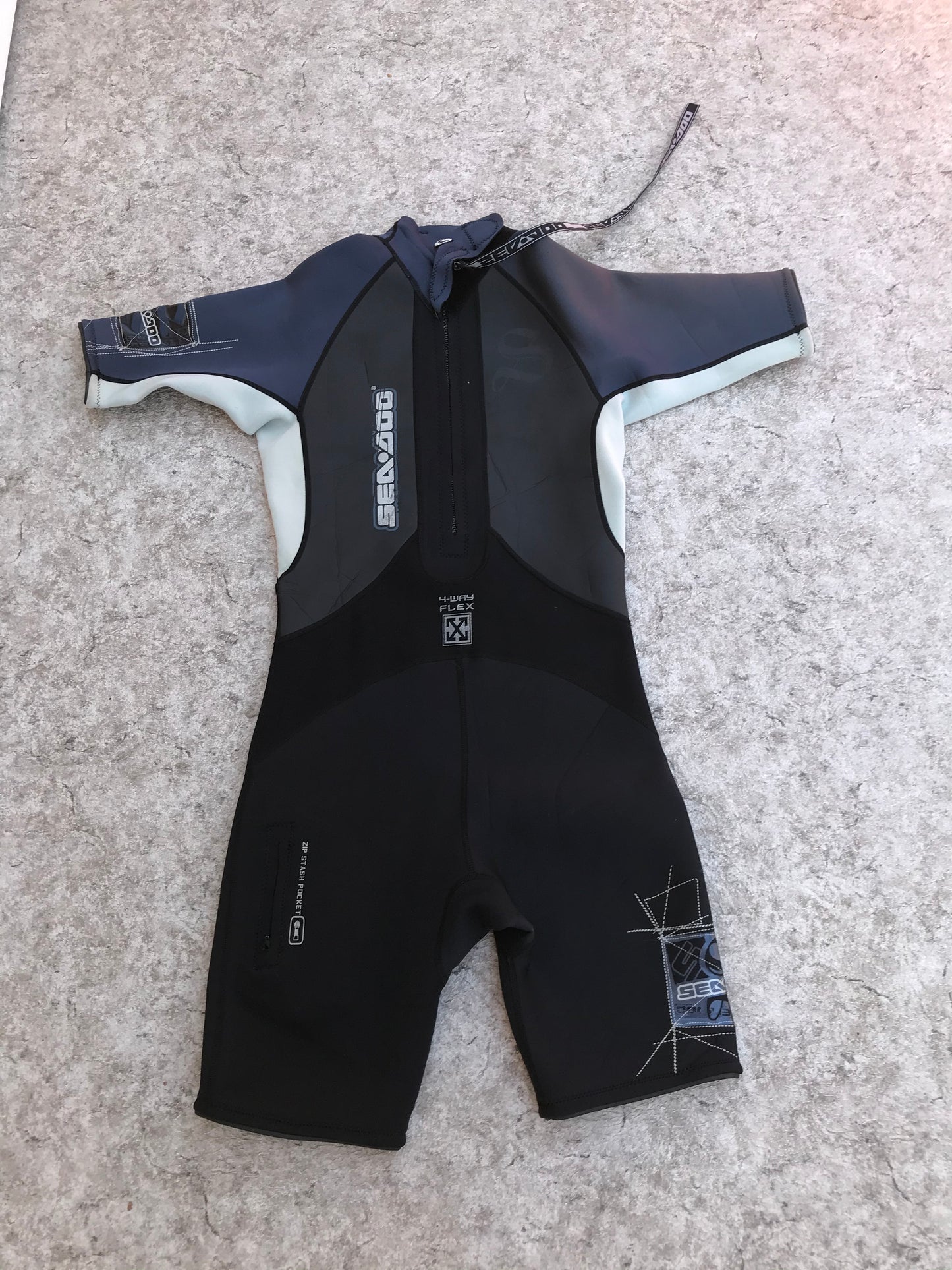 Wetsuit Men's Size Medium Sea Doo 2-3 mm Black Grey Minor Fade Spot 1 Arm Otherwise New
