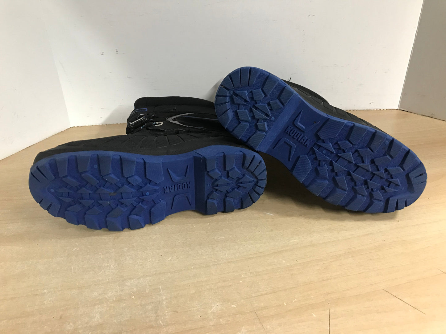 Winter Boots Child Size 4 Kodiak With Liner Blue Black