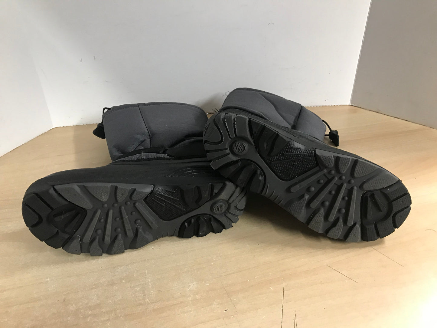 Winter Boot Child Size 6 Youth Kamik With Liner Grey Black Excellent