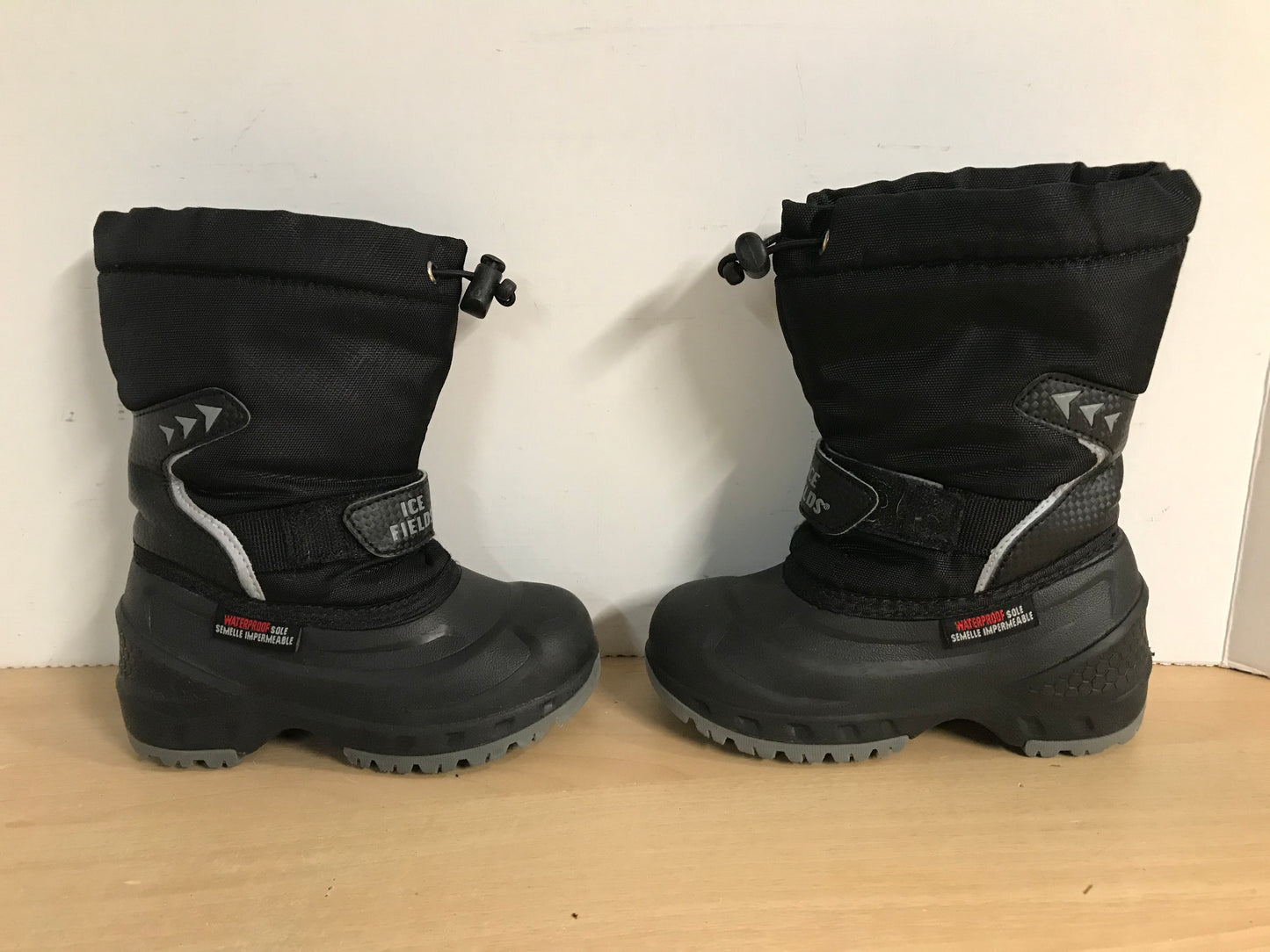 Winter Boots Child Size 11 Ice Fields With Liner Black Excellent