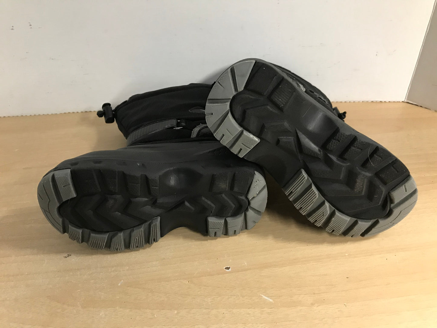Winter Boots Child Size 11 Ice Fields With Liner Black Excellent