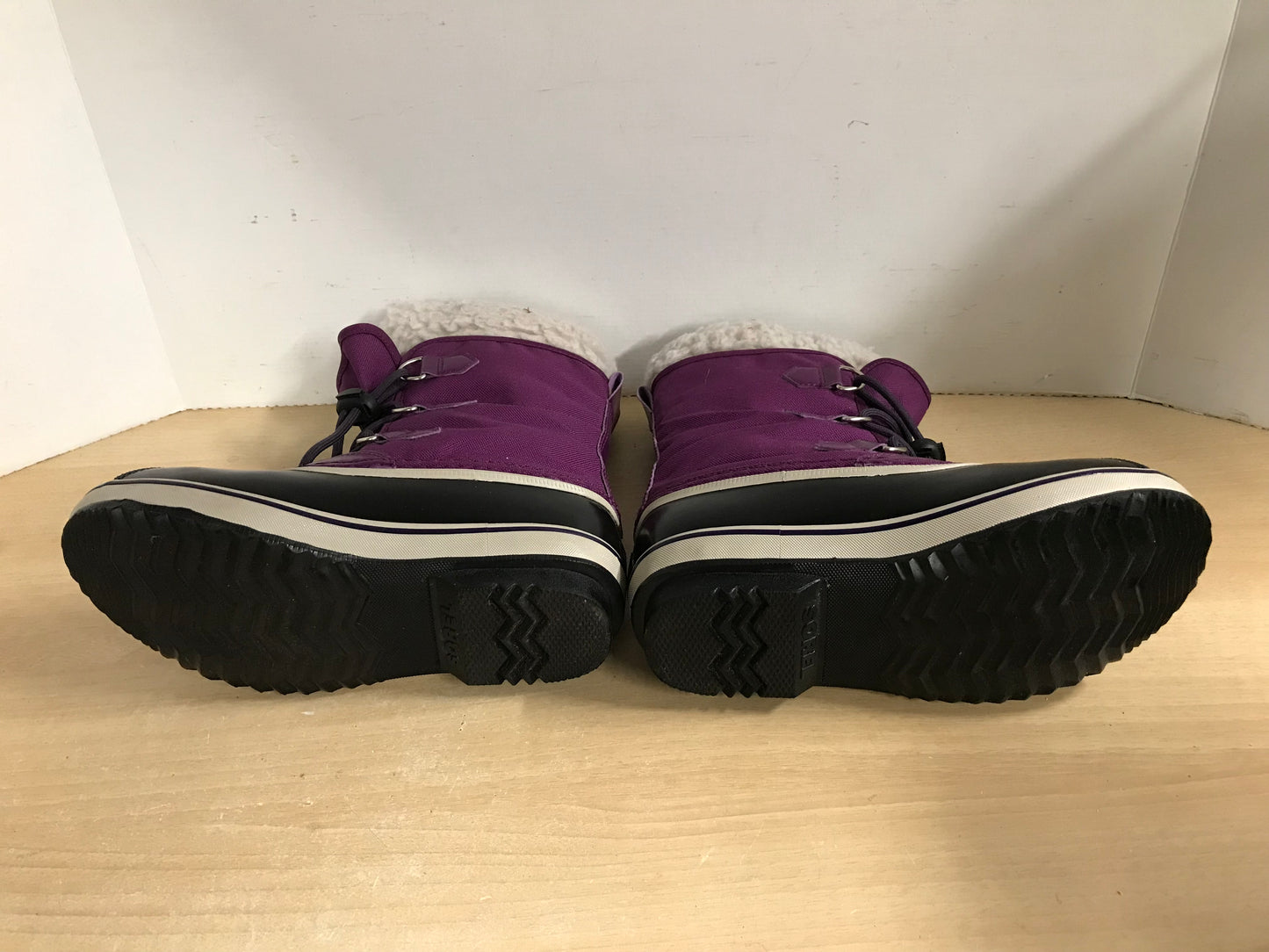 Winter Boots Child Size 3 Sorel Purple With Liner As New