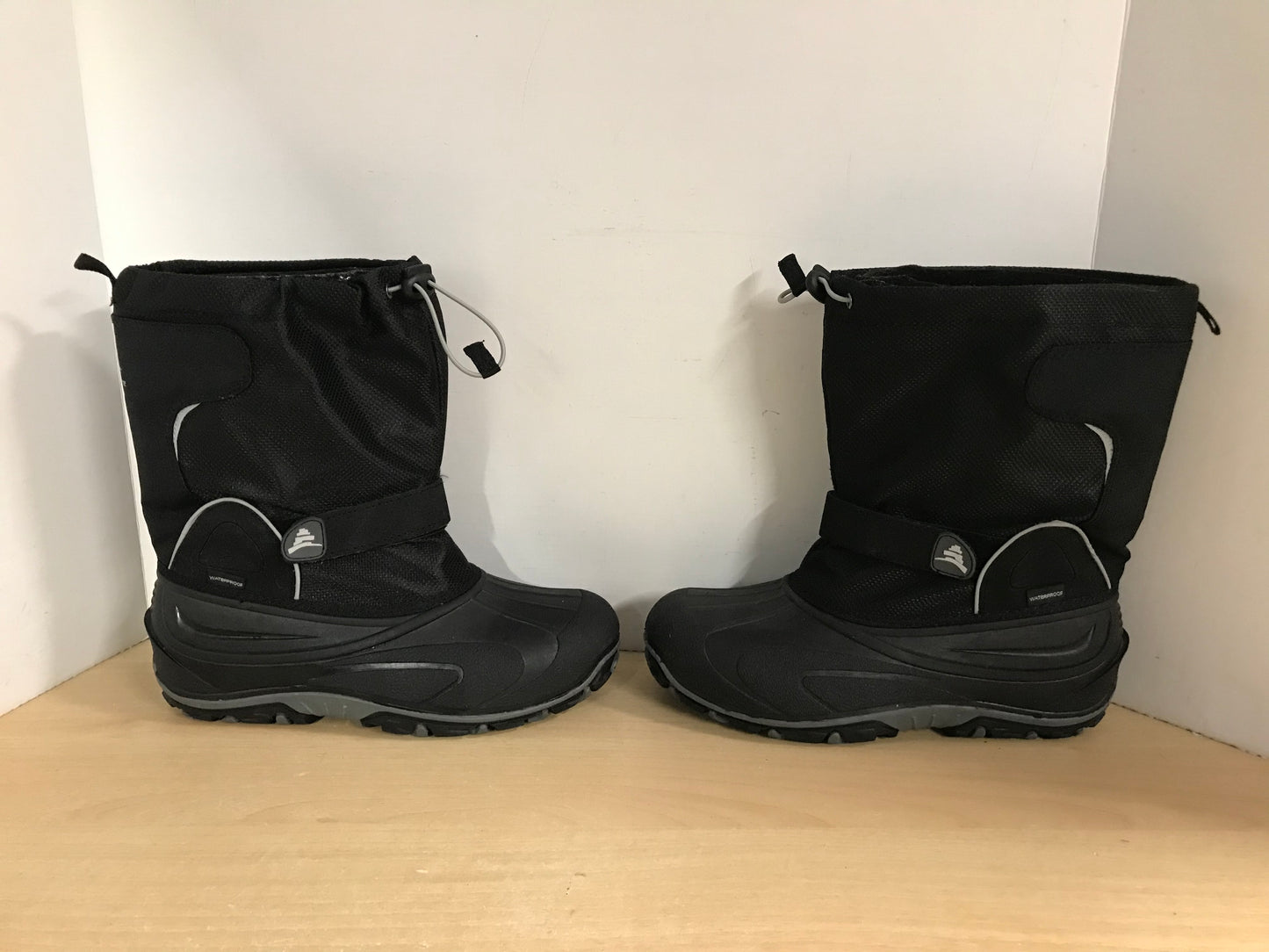 Winter Boots Child Size 6 Youth Canadian Kids Waterproof Black with Liner Excellent