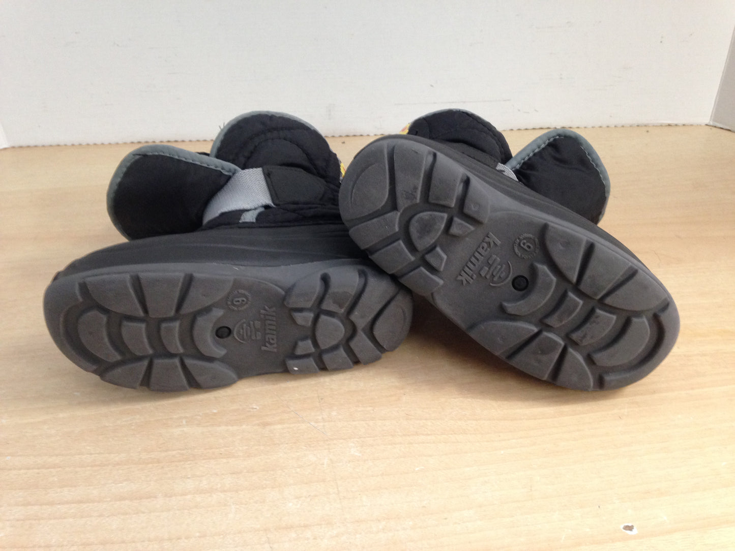 Winter Boots Child Size 9 Kamik Black Grey Minor Wear