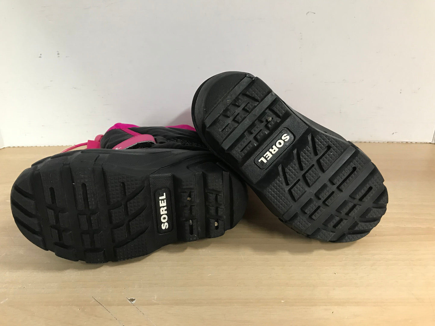 Winter Boots Child Size 9 Sorel Fushia Black With Liners As New Excellent