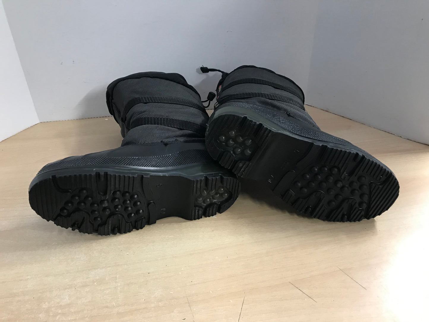 Winter Boots Ladies Size 7 Baffin With Liner Black Excellent