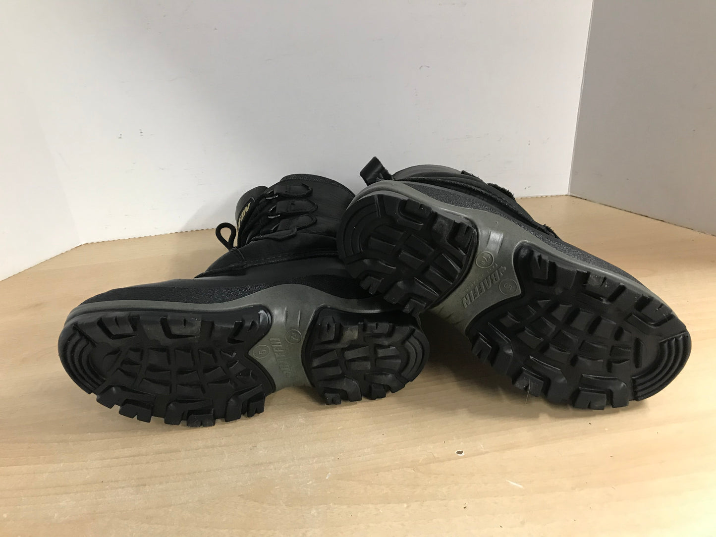 Winter Boots Ladies Size 7 Men's Size 5 Baffin Leather With Liner Excellent