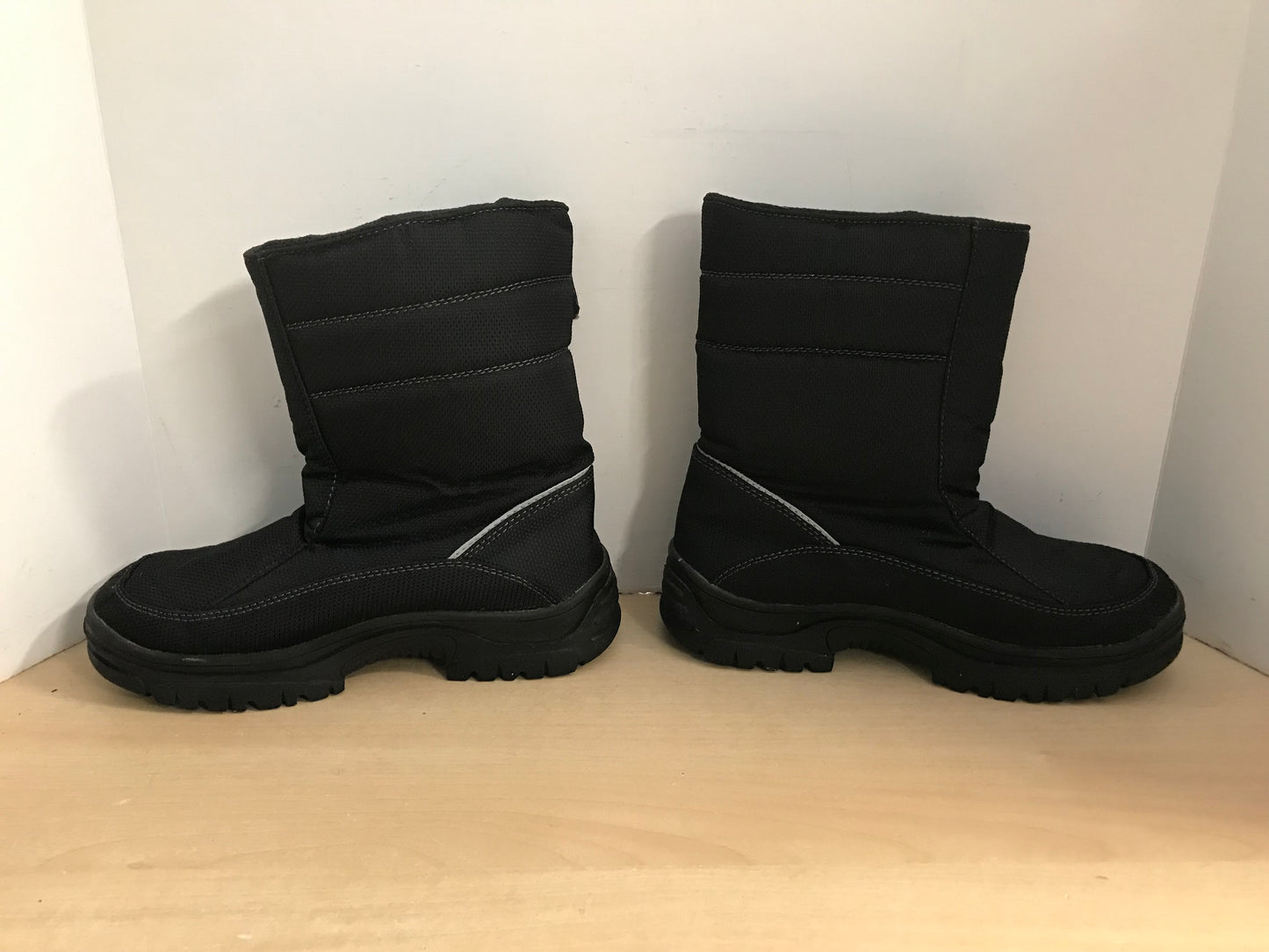 Winter Boots Ladies Size 8 Black Excellent