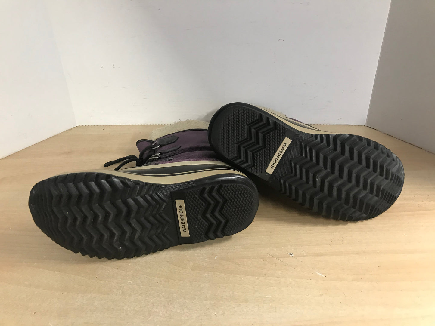 Winter Boots Ladies Size 8 Sorel Purple Black With Liner Excellent
