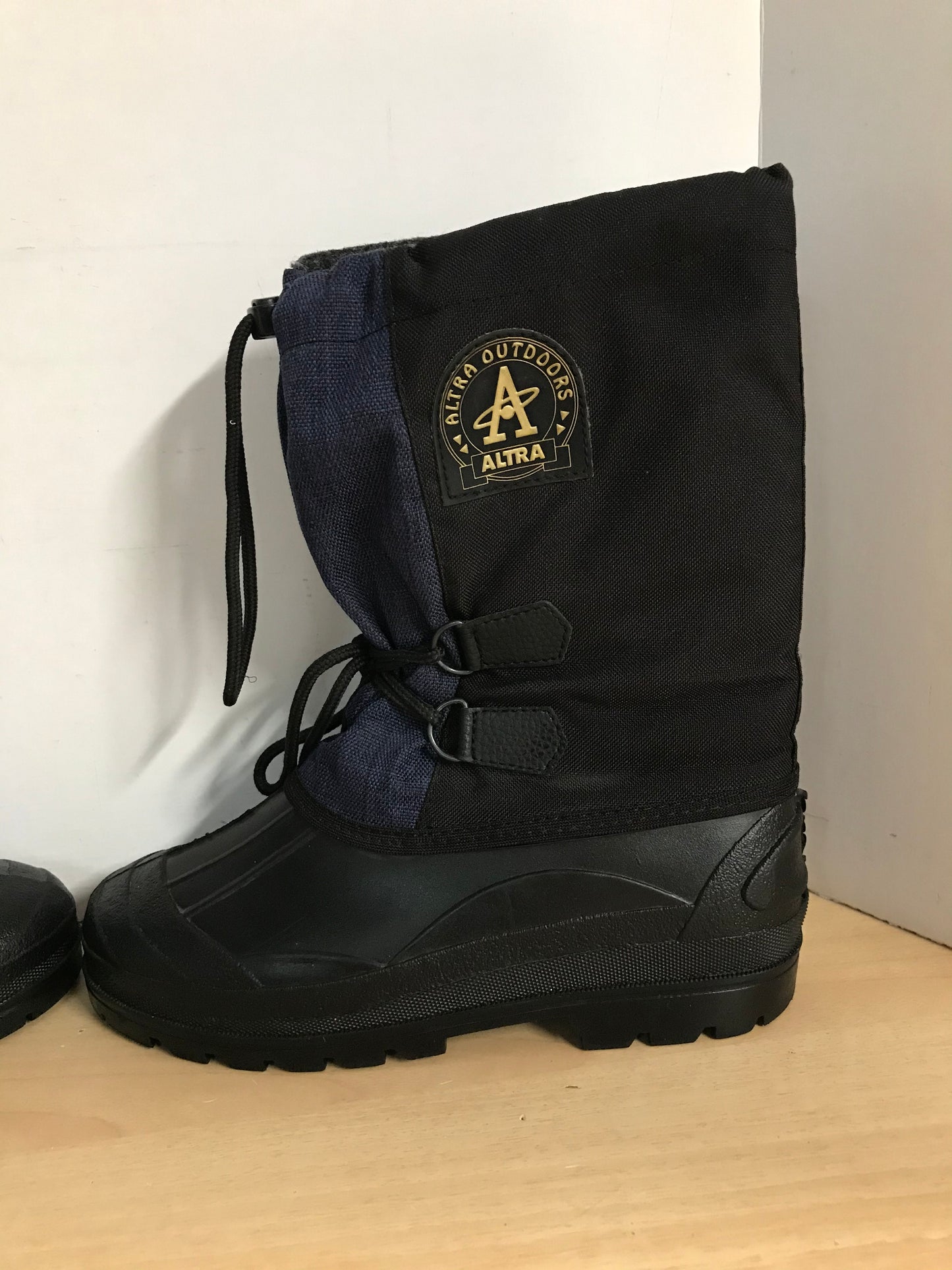 Winter Boots Ladies Size 9 Altra With Liners Blue Black As New