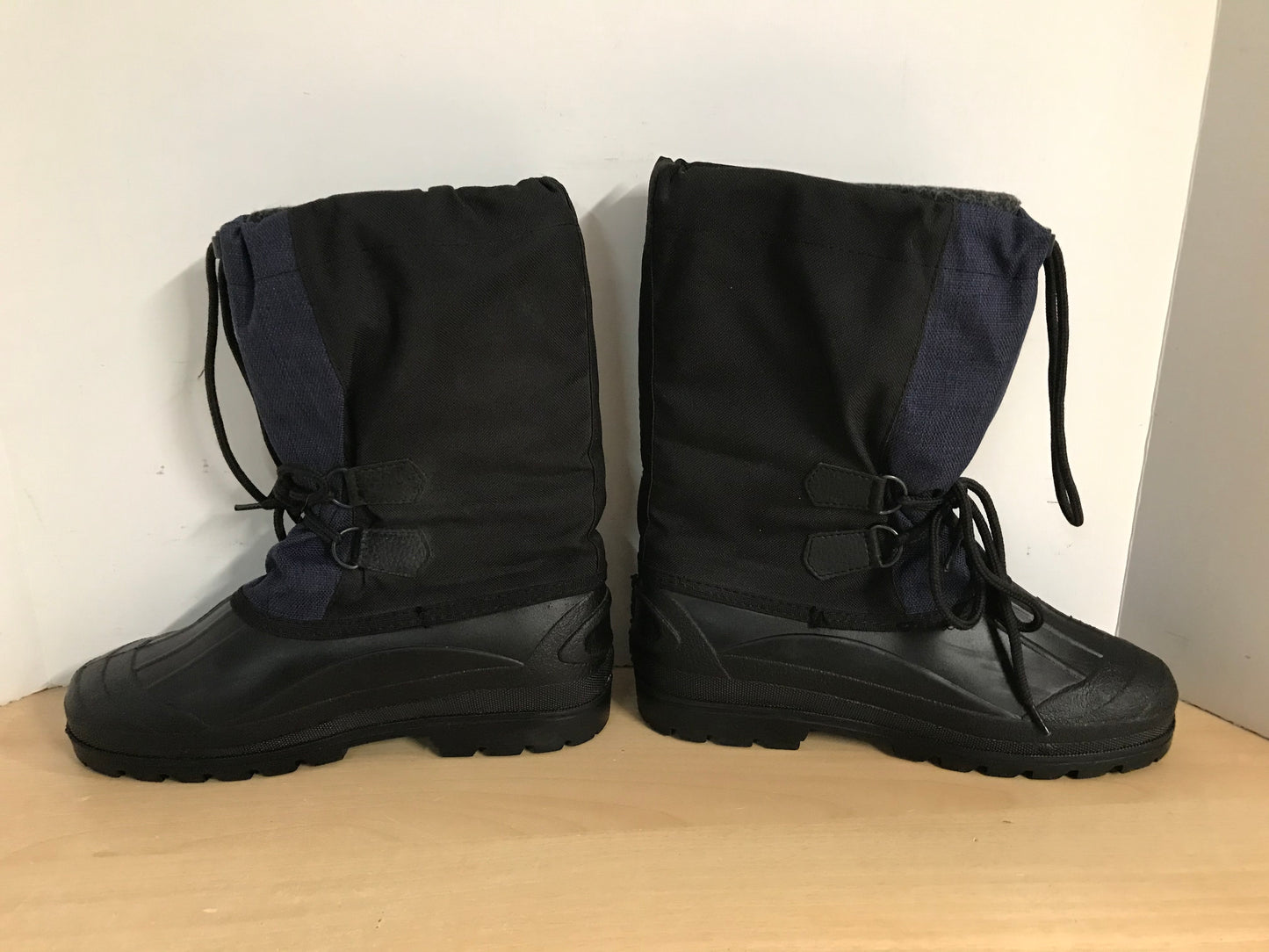 Winter Boots Ladies Size 9 Altra With Liners Blue Black As New