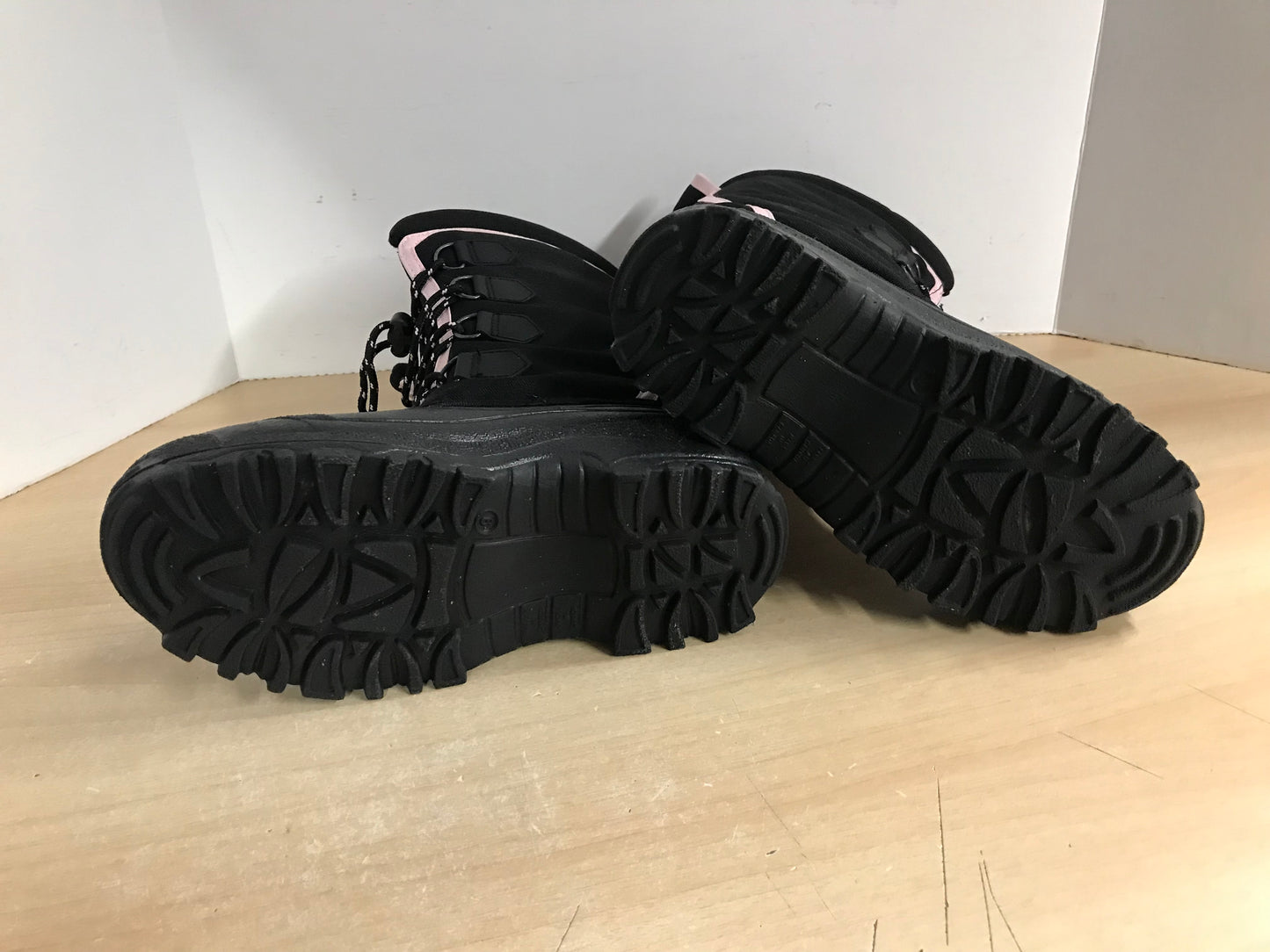 Winter Boots Ladies Size 9 Weather Spirit Black Pink As New