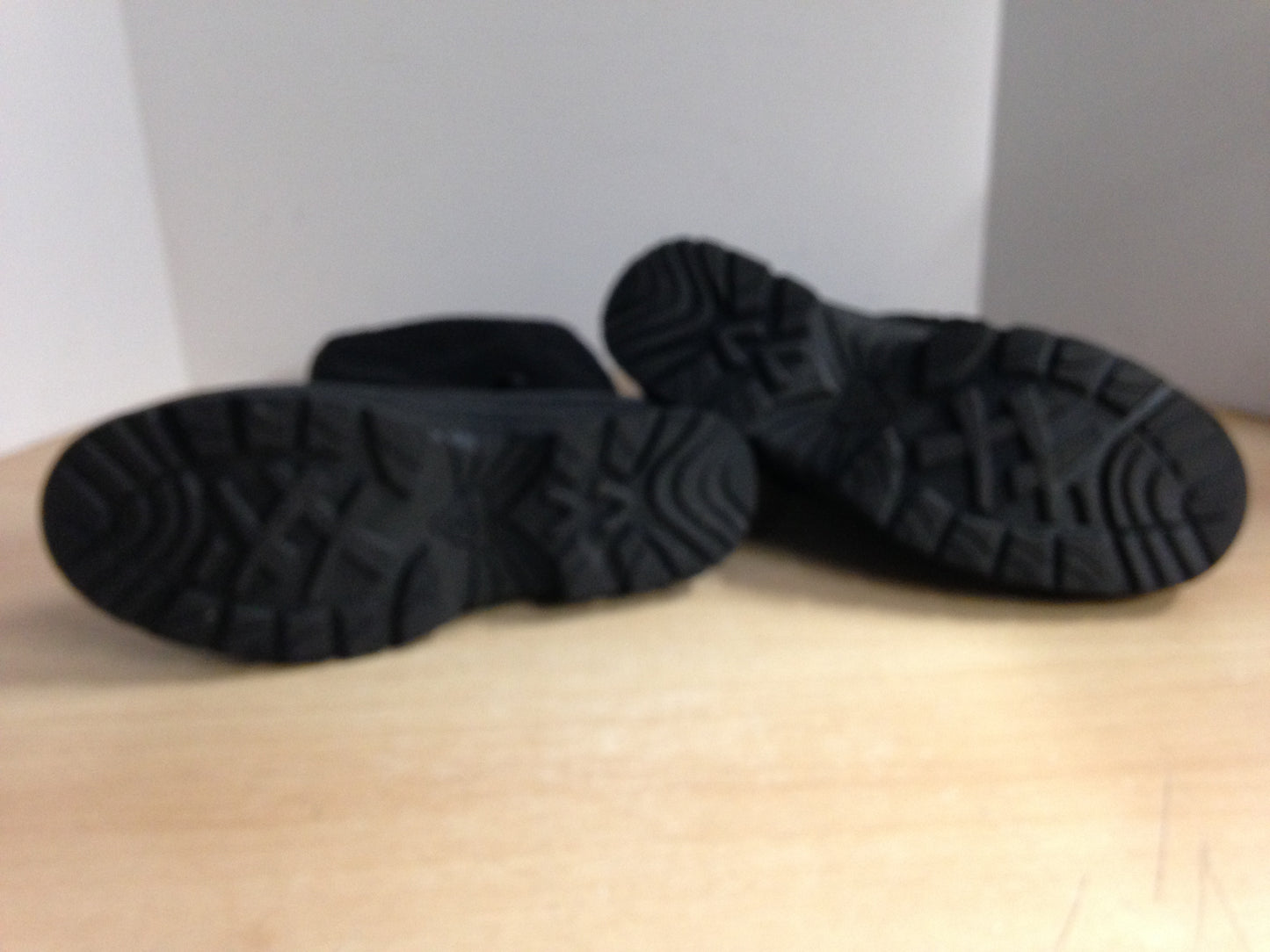 Winter Boots Men's Size 11 Kamik With Liner Black