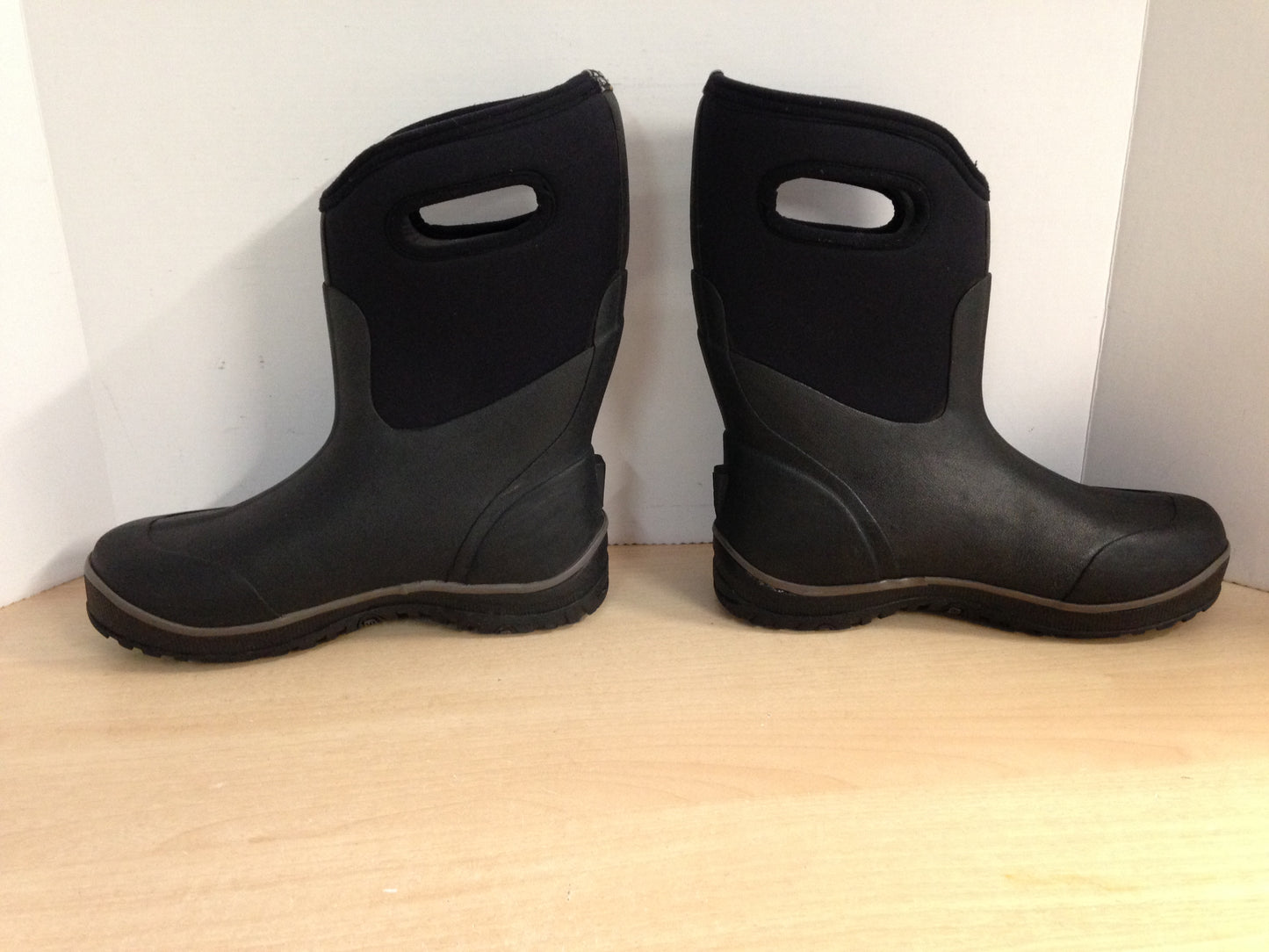 Bogs Winter Boots Men's Size 8 Water and Snow Proof Black Excellent