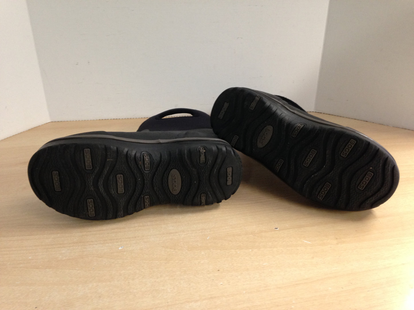 Bogs Winter Boots Men's Size 8 Water and Snow Proof Black Excellent