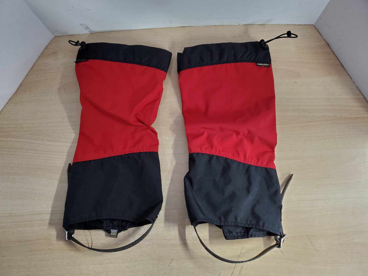 Winter Boots Men's Size Large MEC Gaiters Gore-tex Waterproof Red Black Excellent