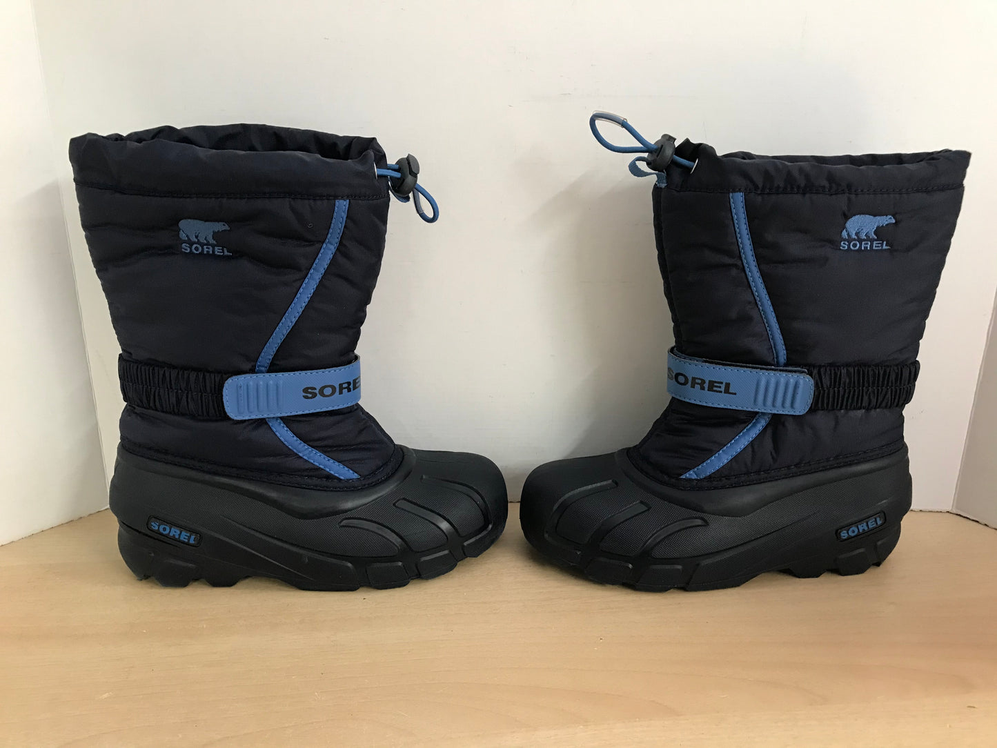 Winter Boots Child Size 3 Sorel Navy and Blue With Liner Excellent