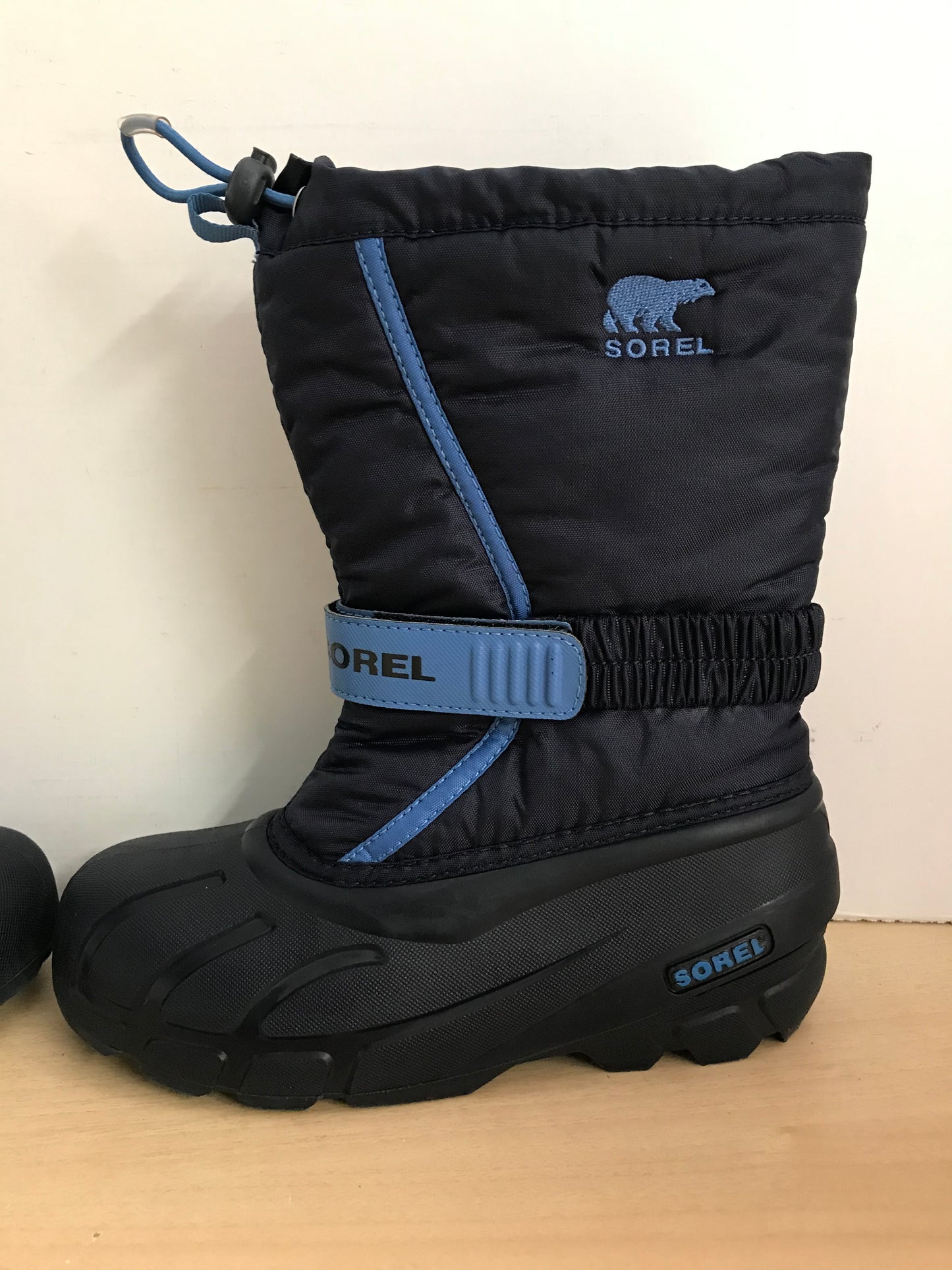Winter Boots Child Size 3 Sorel Navy and Blue With Liner Excellent