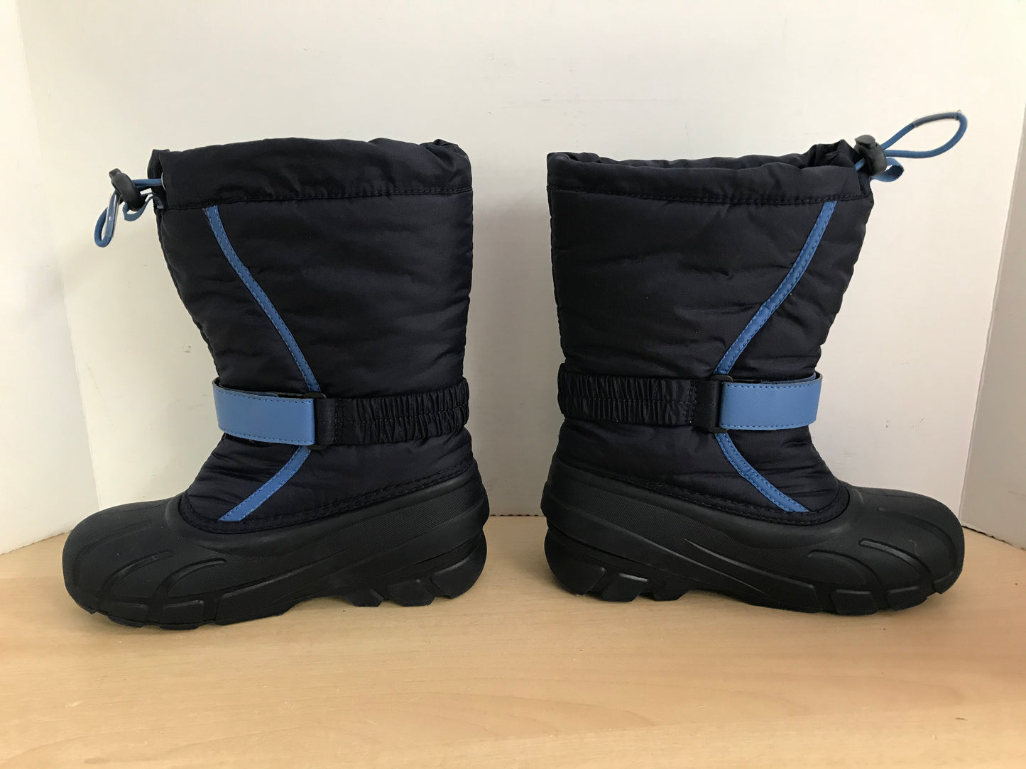 Winter Boots Child Size 3 Sorel Navy and Blue With Liner Excellent
