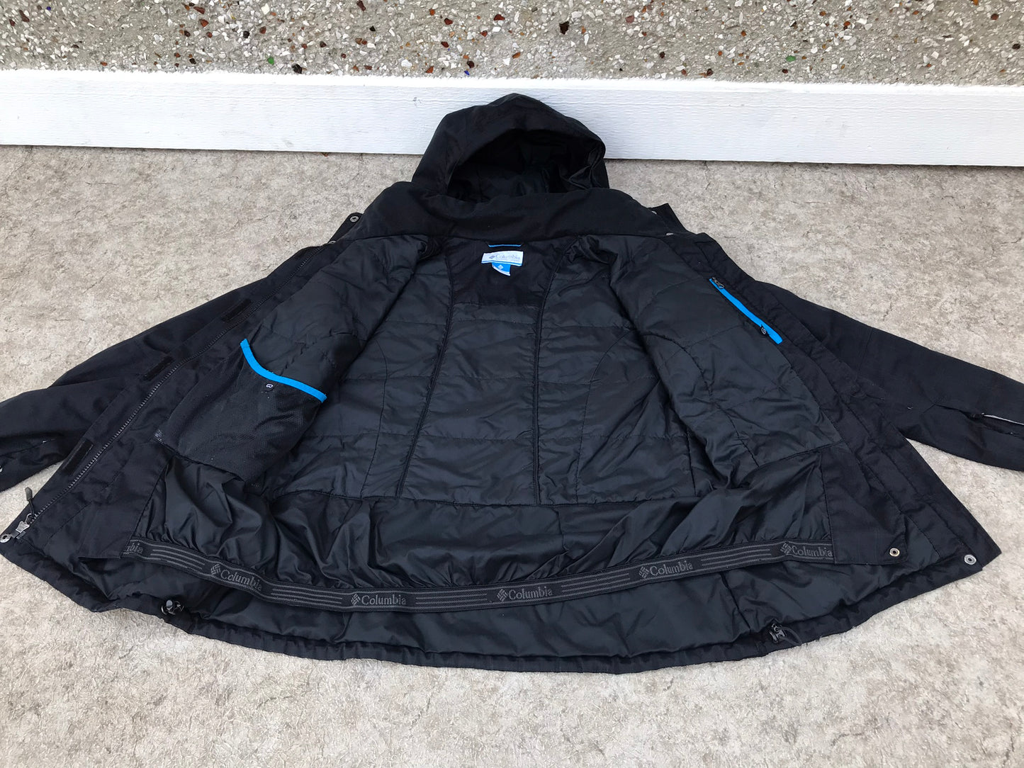 Winter Coat Ladies Size Medium Columbia Black With Snow Belt Minor Wear