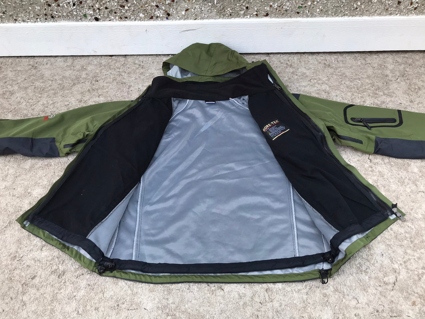 Winter Coat Ladies Size Medium Rain And Snow Gore-Tex Sealed Zippers Zip In Gore-Tex Liner Olive Black