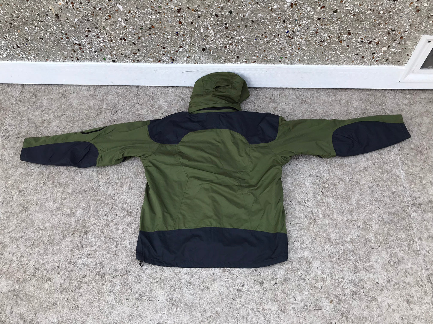 Winter Coat Ladies Size Medium Rain And Snow Gore-Tex Sealed Zippers Zip In Gore-Tex Liner Olive Black