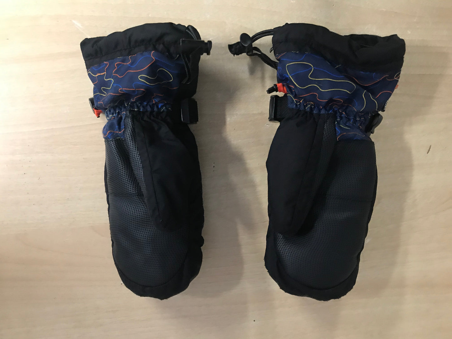 Winter Gloves and Mitts Child Size 10-12 Kombi Black Blue Multi As New