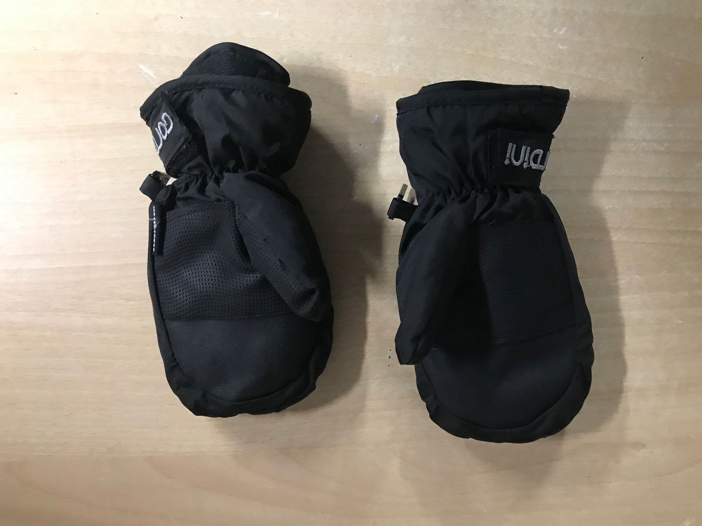 Winter Gloves and Mitts Child Size 2-3 Gordini Black Excellent