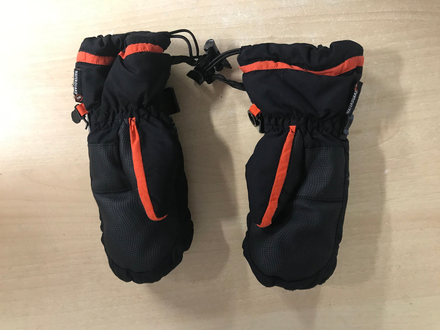 Winter Gloves and Mitts Child Size 6 Kombi Black Orange Green Excellent