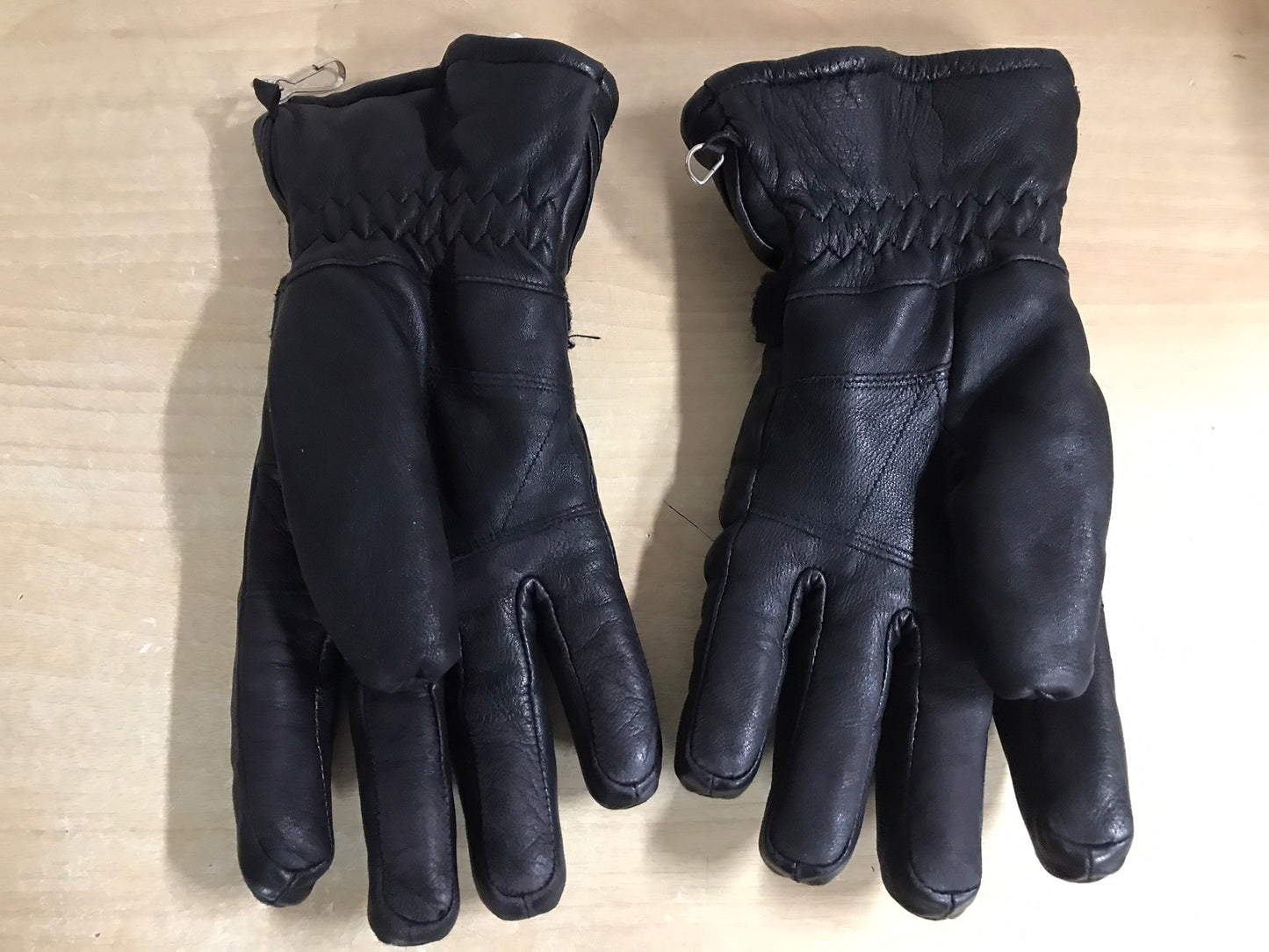Winter Gloves and Mitts Men's Size Medium Level Leather with Winter Liner Outstanding Quality
